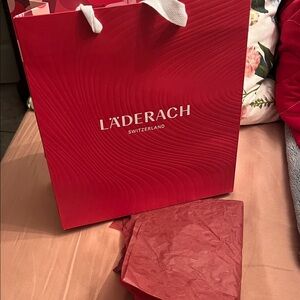 Läderach Red Gift Bag